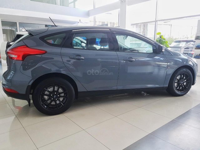 Bán Ford Focus Trend 1.5L Ecoboost giá tốt tháng 8 mưa ngâu0