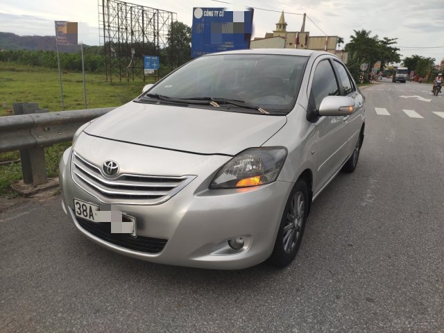 Bán ô tô Toyota Vios E sản xuất 2013, màu bạc