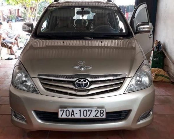 Bán Toyota Innova 2009, màu vàng cát