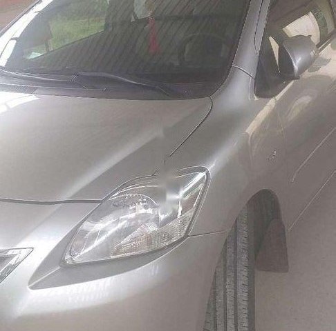 Cần bán xe Toyota Vios đời 2011, màu bạc, chính chủ