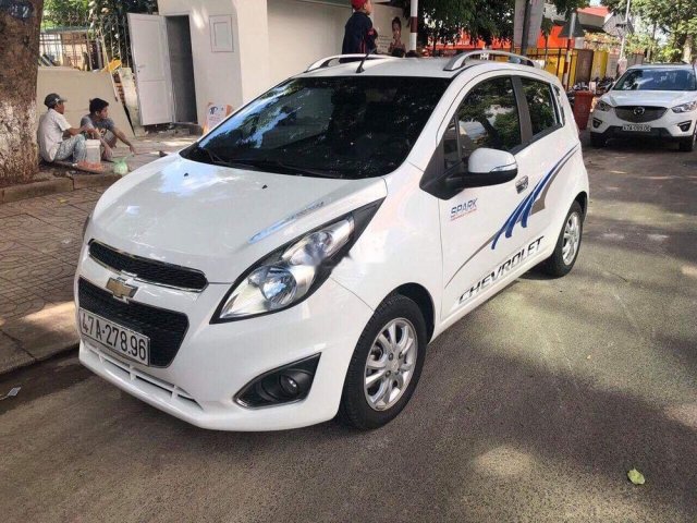 Bán Chevrolet Spark AT năm sản xuất 2015, màu trắng, số tự động