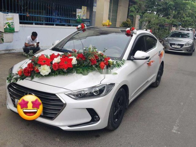 Chính chủ bán Hyundai Elantra 2017, màu trắng0