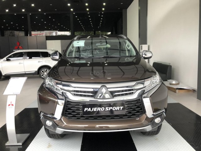 [Quá sốc] Pajero Sport máy dầu số sàn, nhiều quà tặng hấp dẫn cuối năm - LH: 0905.91.01.990