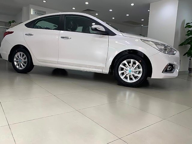 Bán xe Hyundai Accent 1.4 MT 2019, màu trắng, giá chỉ 450 triệu0