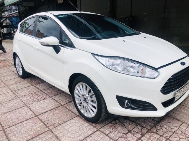 Bán Ford Fiesta 1.5 L 5 cửa sản xuất năm 2018, màu trắng0