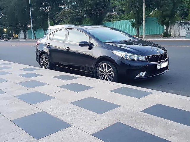 Bán Kia Cerato 1.6AT đời 2016, màu đen xe gia đình, giá tốt