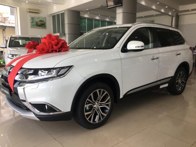 Outlander 2.4 CVT giá cực tốt - Khuyến mãi đặc biệt chào xuân, tặng 50% lệ phí trước bạ0