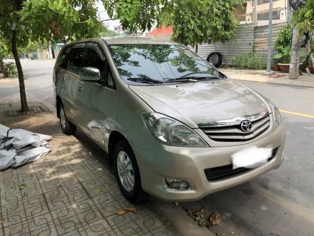 Bán gấp xe Innova 2010, xe gia đình, bảo dưỡng hãng. Giá 410 triệu, xem xe thượng lượng. LH 09142737430