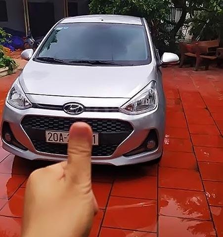 Bán Hyundai Grand i10 năm sản xuất 2018, màu bạc số sàn, giá 355tr