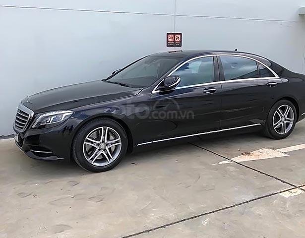 Bán Mercedes đời 2015, màu đen chính chủ