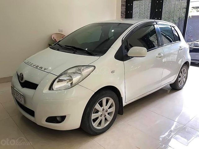 Cần bán xe Toyota Yaris 1.3 AT sản xuất 2010, màu trắng, nhập khẩu 