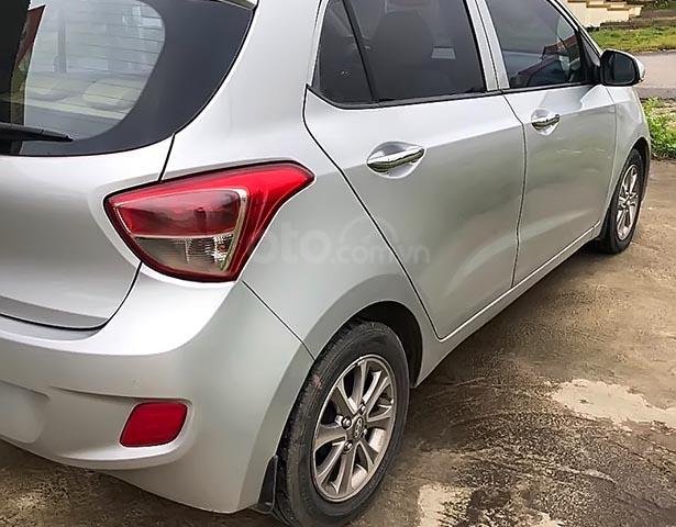 Cần bán gấp Hyundai Grand i10 1.0 MT năm 2015, màu bạc, xe nhập xe gia đình