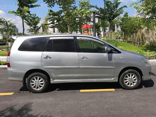 Bán Toyota Innova 2.0E đời 2013, màu bạc, chính chủ  0