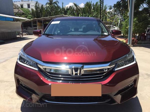 Bán xe Honda Accord 2019 số tự động, màu đỏ rượu vang