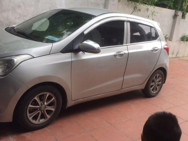 Bán Hyundai Grand i10 năm 2012, màu bạc, 290tr