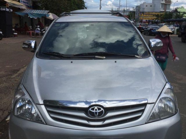 Chính chủ bán xe Toyota Innova đời 2011, màu bạc, giá chỉ 390 triệu0