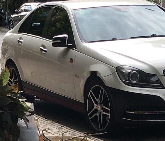 Cần bán Mercedes C250 năm 2012, màu trắng, xe nhập, 680 triệu0