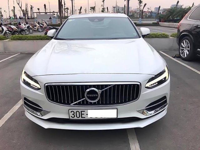 Bán Volvo S90 Inscription đã qua sử dụng chính hãng, màu trắng ngọc trai, nội thất da bò, sản xuất năm 2016