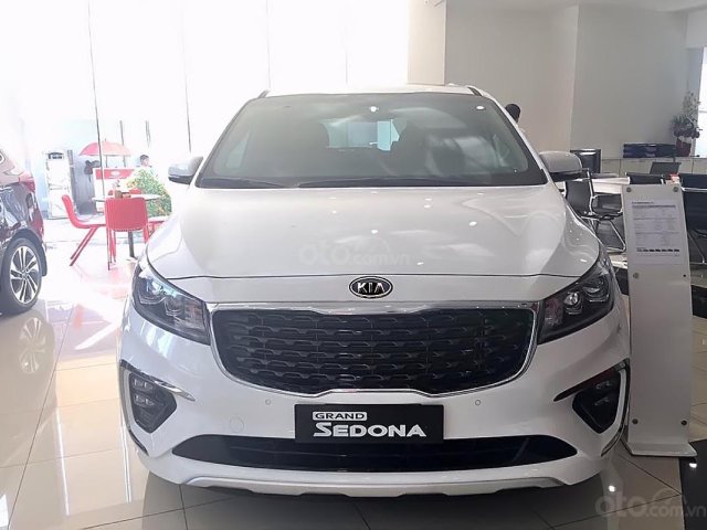 Bán xe Kia Sedona Platinum G sản xuất 2018, màu trắng