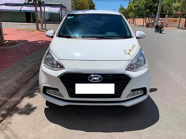 Cần bán Hyundai Grand i10 đời 2018, màu trắng, còn như mới0