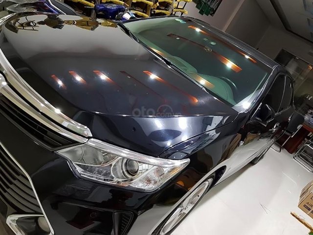 Bán Toyota Camry 2.5Q đời 2015, màu đen như mới