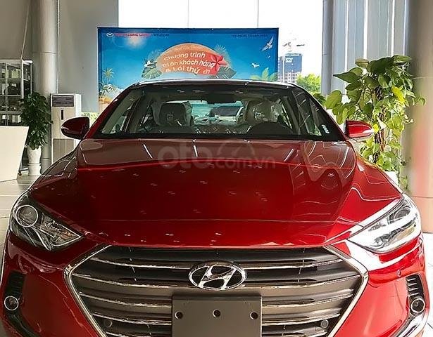 Bán Hyundai Elantra 2.0 AT đời 2019, màu đỏ
