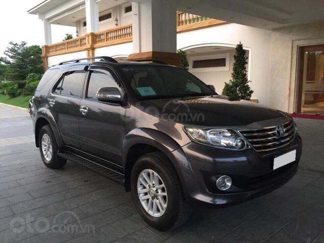 Cần bán Fortuner 2014, số tự động, màu xám chì0