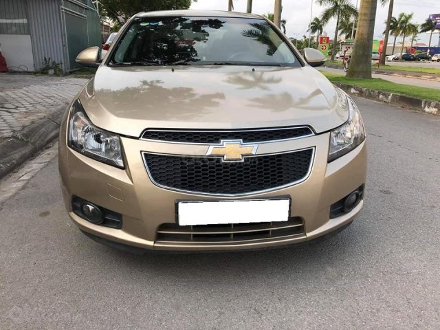 Cần bán xe Cruze 2015, số sàn, màu vàng cát, còn mới tinh