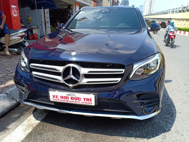 Bán Mercedes GLC 300 AMG sản xuất 2017, màu xanh Cavanstie, xe siêu lướt0