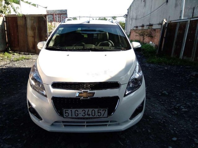 Bán Chevrolet Spark LT sản xuất năm 2017, màu trắng, xe gia đình