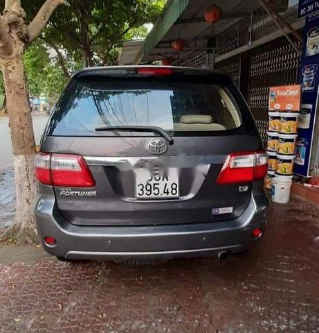 Bán xe Toyota Fortuner năm sản xuất 2010, màu xám số tự động0