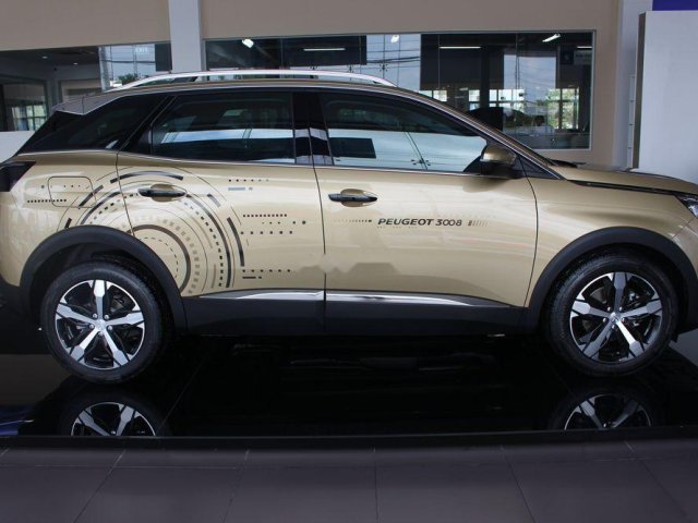 Bán xe Peugeot 3008 đời 2019, màu vàng, giá tốt0