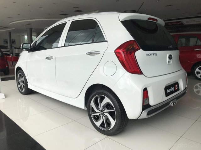 Kia Morning 2019 giảm giá sốc tháng 8/2019, quà tặng khủng0