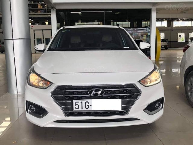 Hyundai Accent 1.4AT 2018 màu trắng, biển số SG, xe gia đình đi0