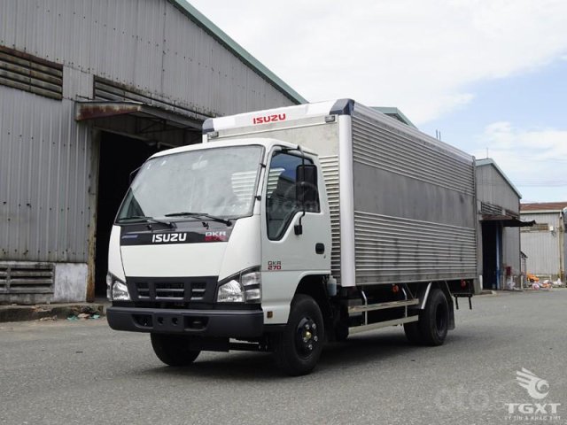 Xe Isuzu QKR 270 thùng dài 4.3m, tải trọng 2.4 tấn giảm giá khủng