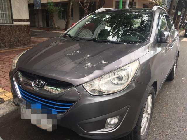 Gia đình bán Hyundai Tucson năm sản xuất 2010, màu xám 