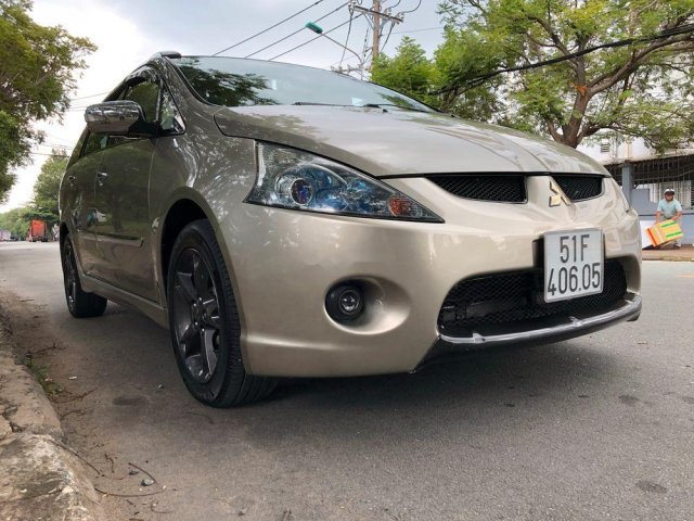 Bán xe Mitsubishi Grandis năm 2008, màu vàng