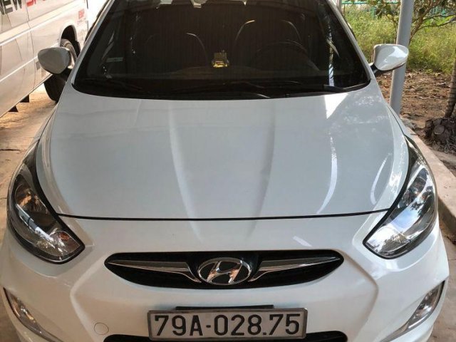 Bán Hyundai Accent đời 2012, màu trắng0