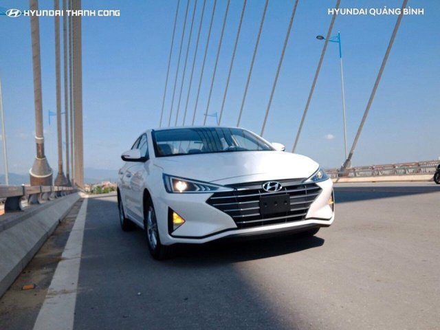 Bán xe Hyundai Elantra sản xuất năm 2019, mới 100%, có sẵn giao ngay