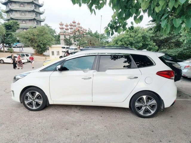 Cần bán xe Kia Rondo đời 2016, màu trắng còn mới