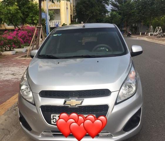 Gia đình bán lại xe Chevrolet Spark LS đời 2015, màu bạc0