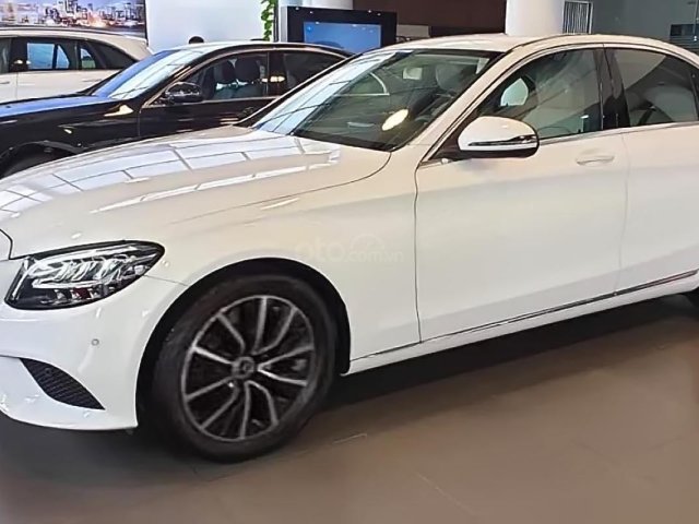 Bán xe Mercedes C200 2019, màu trắng0