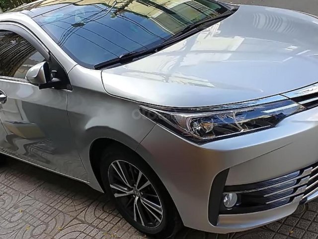Bán Toyota Corolla altis 1.8G sản xuất 2018, màu bạc, cực zin, mới mua bảo hiểm