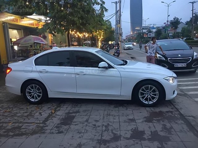 Bán BMW 320i sản xuất năm 2014, màu trắng, xe nhập0