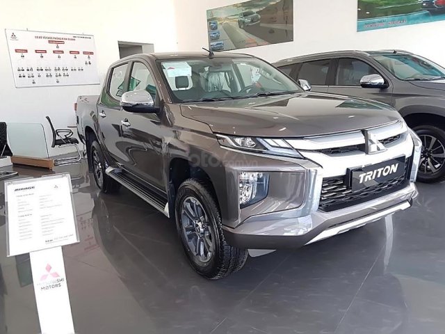 Bán Mitsubishi Triton 4x2 Mivec sản xuất 2019, màu nâu, xe nhập