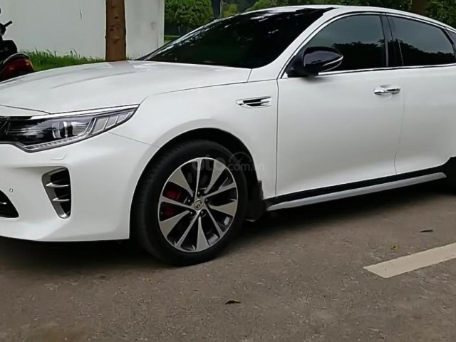 Cần bán lại xe Kia K5 2.4 2017, màu trắng0