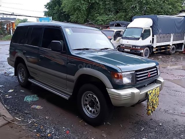 Bán Mitsubishi Pajero 2.4 đời 2001, màu xanh lam giá cạnh tranh0