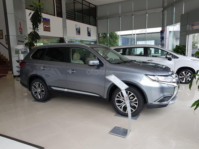 Mitsubishi Outlander 2.0 Pre giá giảm kịch sàn, nhiều ưu đãi khuyến mại - Liên hệ: 0985.598.2570