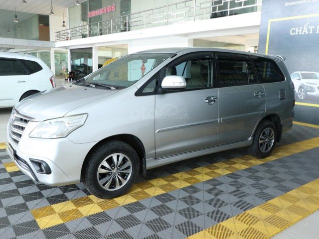 Bán ô tô Toyota Innova E 2.0MT đời 2015, màu bạc, 556 triệu0