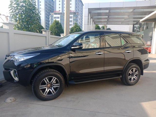 Bán Toyota Fortuner 2.4G AT 2019 xe giao ngay, ưu đãi sốc: Giảm tiền mặt + BHVC + PK chính hãng, LH 0901260368